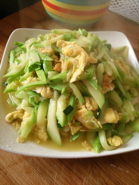 色泽鲜亮的西葫芦炒鸡蛋