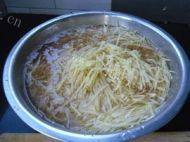 家常菜辣炒土豆丝做法图解2)