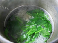 美味油菜蕻面结龙骨汤做法图解7)