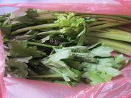 从此恋上芹菜炒肉做法图解1)