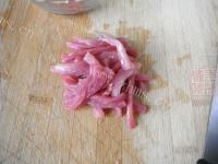 家常菜肉丝炒香芹做法图解1)