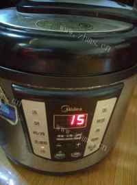 美味的卤鸡爪做法图解7)