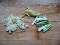 家常菜虾仁烧豆腐做法图解3)