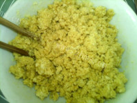 好吃的韭菜豆面玉米饼做法图解5)
