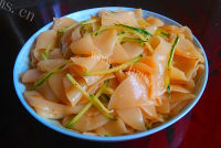 美味的凉拌饺子皮