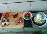 家常菜肉末酸豆角做法图解1)