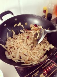 DIY杏鲍菇炒肉做法图解6)