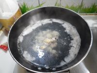 美味的芋头烧鸡块做法图解4)