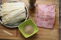 家常菜金针菇培根卷做法图解1)