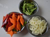 家常菜荷塘小炒做法图解1)