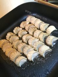 可口的煎饺子做法图解4)