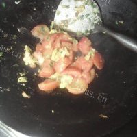 美味的芝麻葱花虾皮鸡蛋番茄的做法图解七