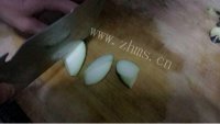 美味佳肴般的油焖茄子做法图解2)