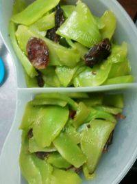 家常菜莴笋炒腊肠