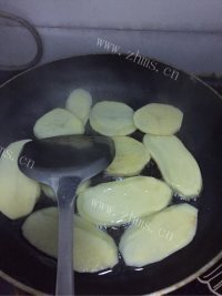 家常菜五花肉炒土豆片做法图解3)