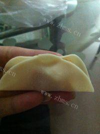 自己做的猪肉玉米饺子做法图解4)