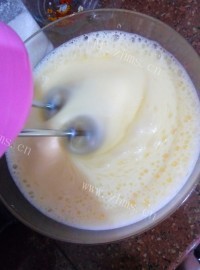 色香味俱全的蒸蛋糕做法图解3)