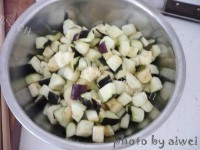 家常菜素炒茄丁做法图解3)