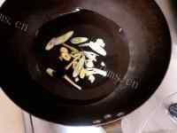 美味佳肴般的鱼头炖豆腐做法图解2)