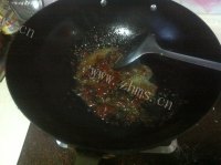 美味的豉香洋葱鱿鱼做法图解4)