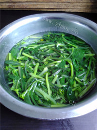 家常菜清炒红油菜做法图解5)