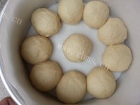 自制牛奶面包做法图解6)