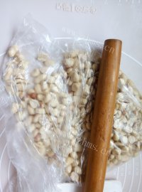 自制花生牛轧糖做法图解3)