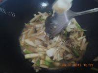 家常菜白菜梗炒肉做法图解11)