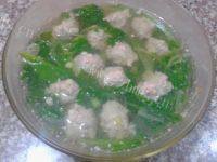 美味的小白菜肉丸汤