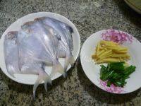 绿色食物清蒸鲳鱼做法图解1)