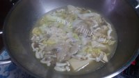 美味的鸡汤鸭血大杂烩做法图解5)