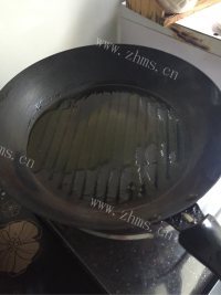 自制日本豆腐炒黑木耳做法图解3)