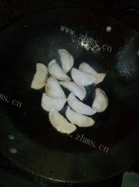 自制煎水饺做法图解2)