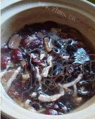 黑木耳红枣汤做法图解5)