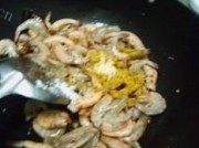 美味的香辣咖喱虾做法图解3)