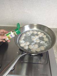 美味的紫菜丸子汤做法图解15)