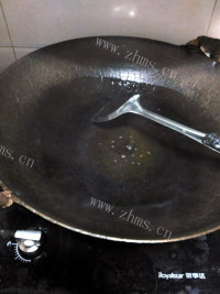 唇齿留香的芹菜炒肉做法图解3)
