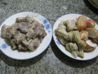 美味的豆结香芋焖排骨做法图解1)