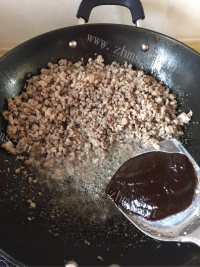 自己做的香菇猪肉包子做法图解6)