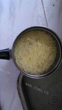 香脆的酸辣土豆丝做法图解3)