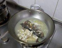 美味的鲈鱼豆腐汤做法图解11)