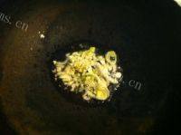 超级简单的豆豉鲮鱼油麦菜做法图解5)