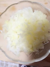 美味的红枣银耳汤做法图解4)