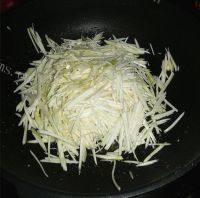 养生的茭白炒肉丝做法图解8)