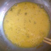 美味的胡萝卜鸡蛋小蒸饺做法图解3)