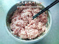 美味的红烧狮子头做法图解8)