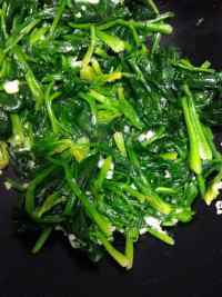 蒜香菠菜做法图解3)
