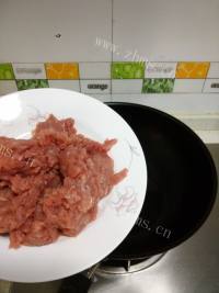 可口的芝麻鲜肉萝卜丝饼做法图解2)