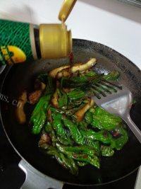 绿色食物之绿色食物之青椒回锅肉做法图解11)
