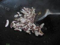 让人怀念的韭菜炒鱿鱼做法图解6)